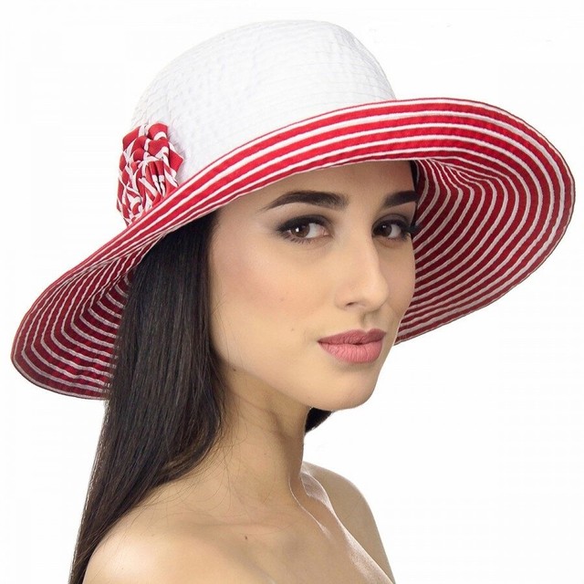 Білі капелюхи з смугастим полем червоного кольору і квіткою з стрічки D 030-02.13