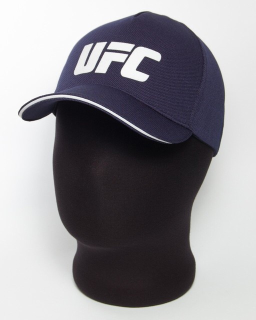 Бейсболка темно-синього кольору з білим логотипом "UFC" Лакоста п'ятиклинка