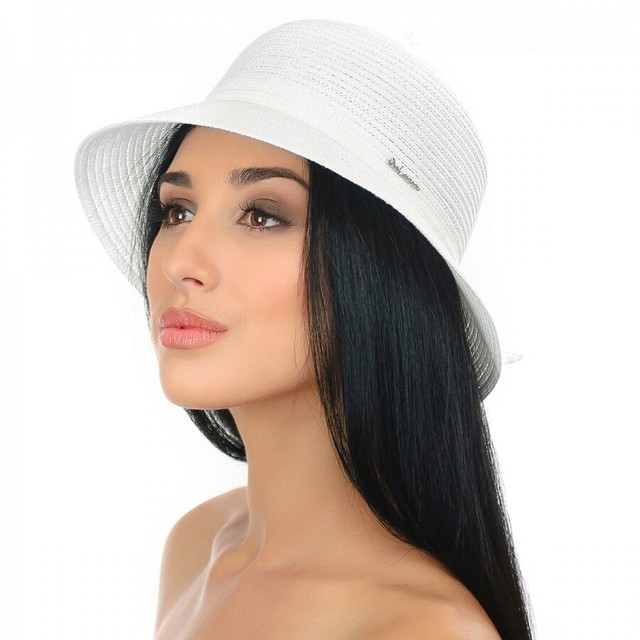 Білий капелюшок з вузькою стрічкою в тон D 041-02