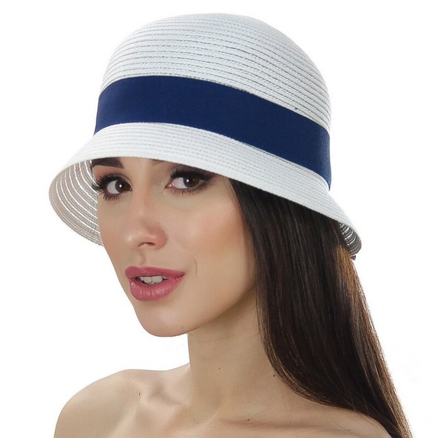 Жіночі міні-капелюшки білого кольору з синьою стрічкою D 102-02.05
