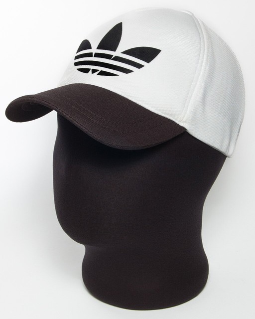 Бейсболка спортивна білого кольору з великим чорним логотипом "Adidas" Лакоста п'ятиклинка