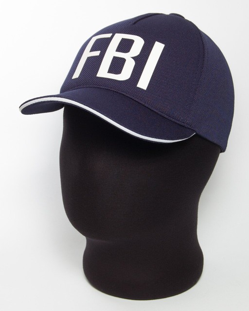 Стильная бейсболка темно-синего цвета с белым логотипом "FBI" лакоста пятиклинка