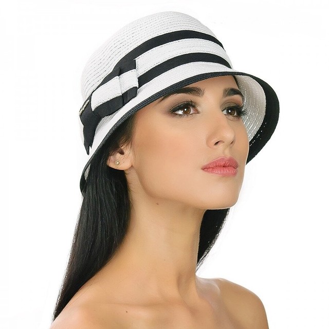 Жіночі міні-капелюшки білого кольору з бантом збоку D 050-02.01
