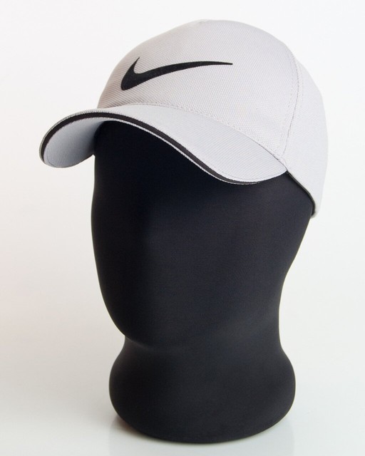 Світло-сіра бейсболка з чорним кантом і емблемою "Nike" (Лакоста п'ятиклинка)