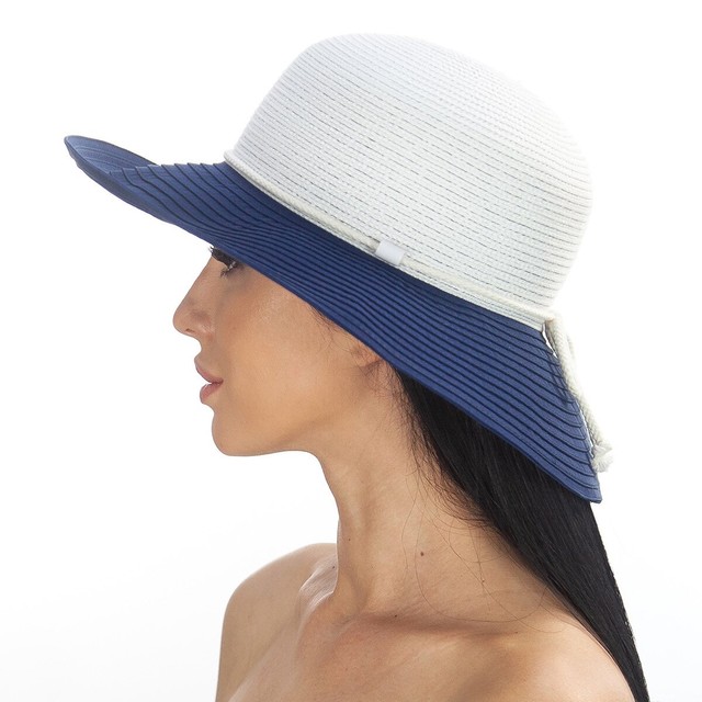 Стильная шляпа белая с синим полем D 175-02.05
