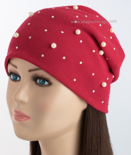 Теплая женская шапка с белым жемчугом цвет красный 3511