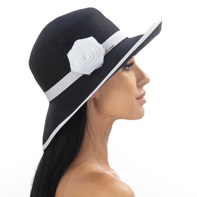 Женская летняя шляпа черная с белым украшением D 176-01.02