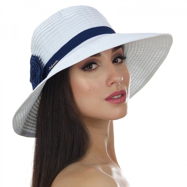 Жіночий модельований білий капелюх з синьою квіткою D 001-02.05