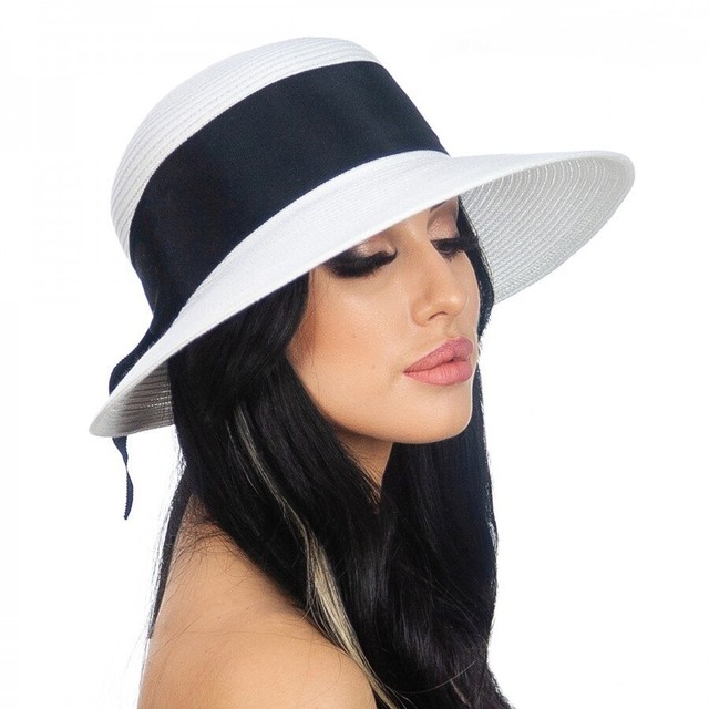 Женская белая шляпа с ассиметричным полем D 170-02.01