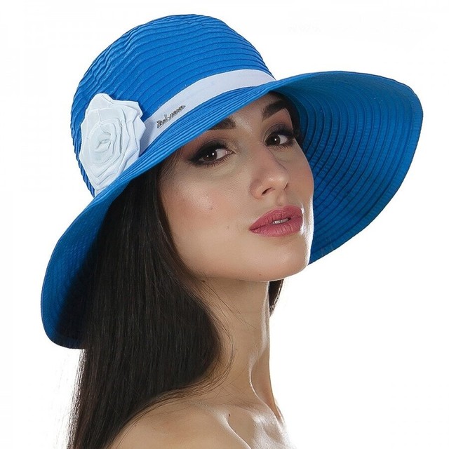 Жіночий модельований блакитний капелюх з білою квіткою D 001-04