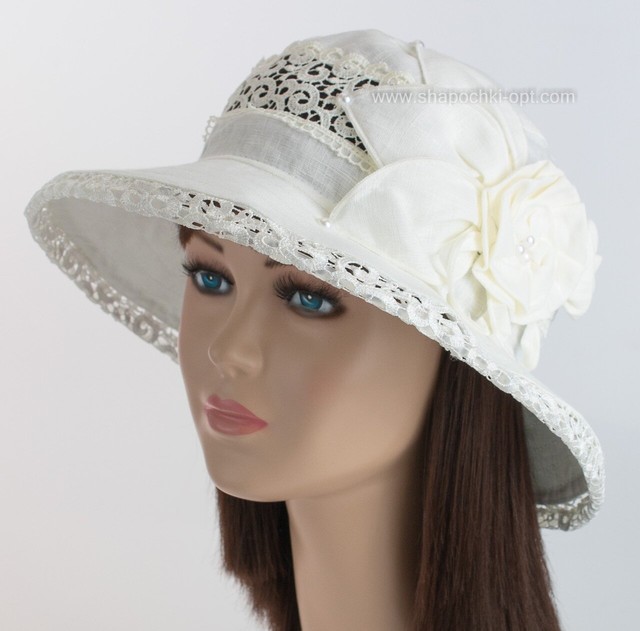Шляпа Дакота белого цвета с кружевом и большим цветком арт.444