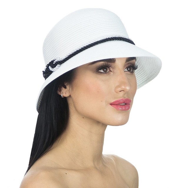 Белая шляпка с черно-белым канатом D 147-02.01