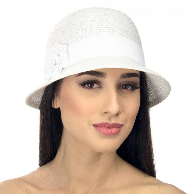 Жіночі міні-капелюшки білого кольору з квіткою збоку D 104-02