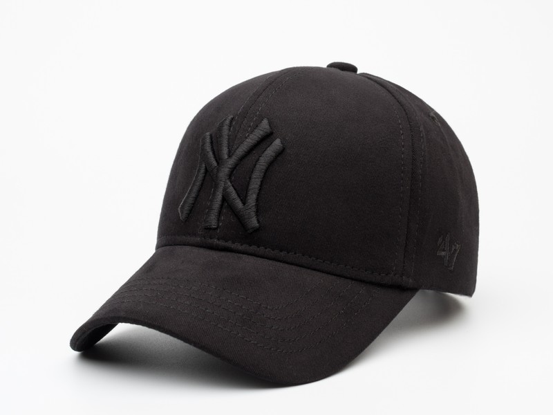 Бейсболка черная с большой вышивкой NY арт.101VY