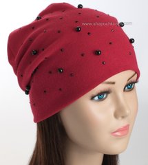 Красная утепленная шапочка с черным жемчугом 3511