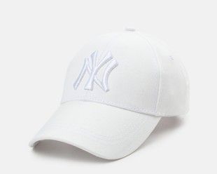 Дитяча бейсболка DiArt з вишивкою NY молочна