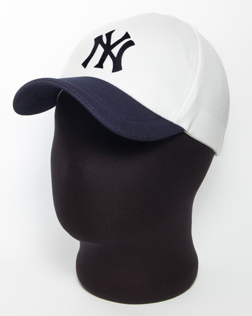 Белая спортивная бейсболка "NY" с темно-синим козырьком, лакоста пятиклинка