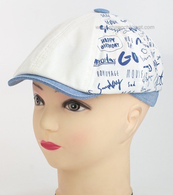 Біла кепочка з синім принтом XD1-R20051-G