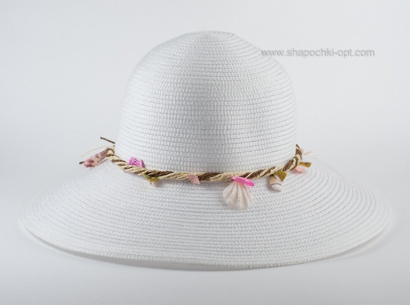 Білий капелюх з оригінальною прикрасою D 180-02