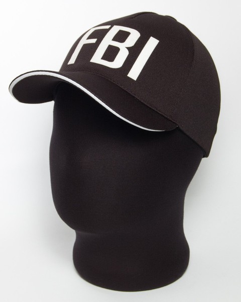 Стильная черная бейсболка с белым логотипом "FBI" лакоста пятиклинка