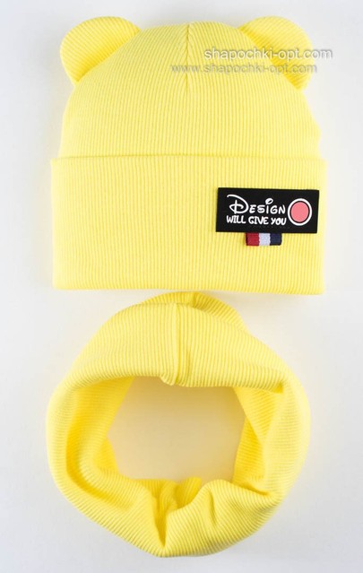 Комплект шапка с отворотом и хомут Дисней желтого цвета