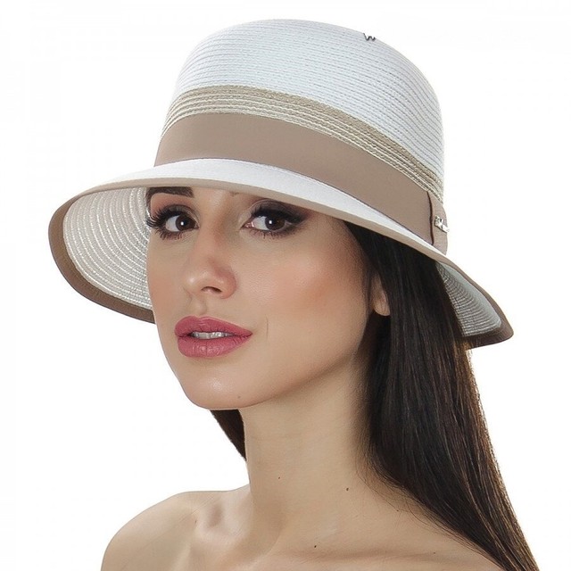 Жіноча літня шляпка з маленьким полем біла з бежевим оздобленням D 103-02.10