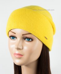 Вязаная удлиненная шапка Шопен желтого цвета