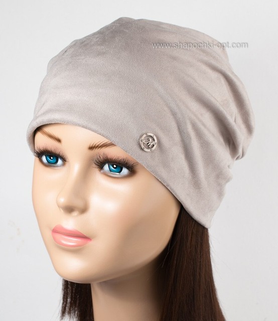 Женская теплая шапка из искусственной замши светло-серая