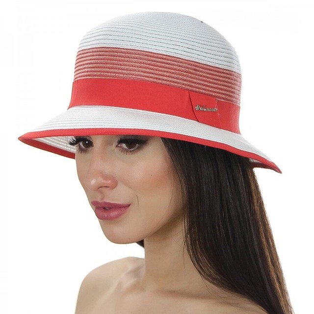 Жіноча літня шляпка з маленьким полем біла з теракотовим оздобленням D 103-02.16