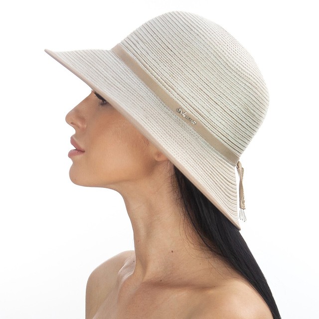 Симпатичний літній капелюшок бежевий D 183-10.30