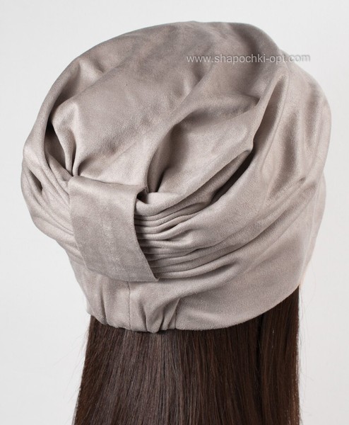 Стильная женская шапка из искусственной замши черная