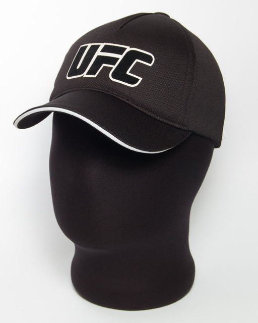 Стильная черная бейсболка с черным логотипом "UFC" лакоста пятиклинка
