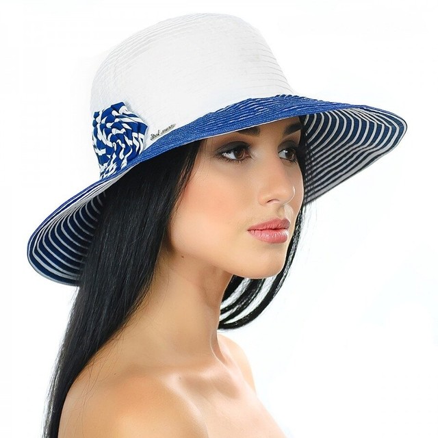 Білі капелюхи з смугастим полем синього кольору і квіткою з стрічки D 030-02.05