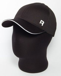 Чорна бейсболка "R" з білим кантом (лакоста шестиклинка)