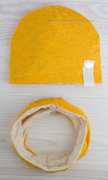 Трикотажний комплект жовто-молочного кольору