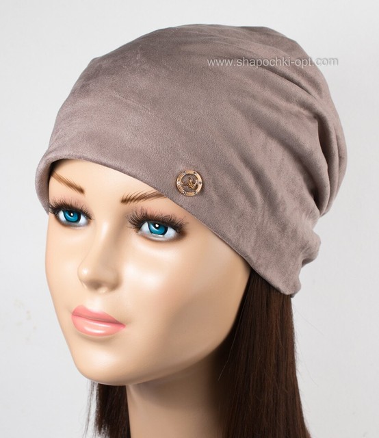 Женская теплая шапочка из искусственной замши светло-коричневая