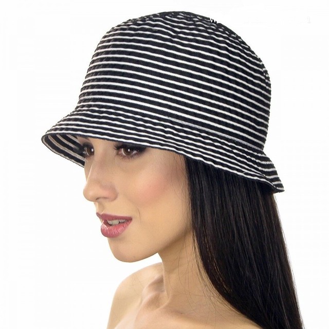 Жіночі капелюшки з маленькими полями в смужку чорного кольору D 106-01