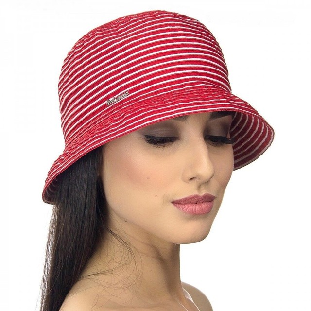 Жіночі капелюшки з маленькими полями в смужку червоного кольору D 106-13